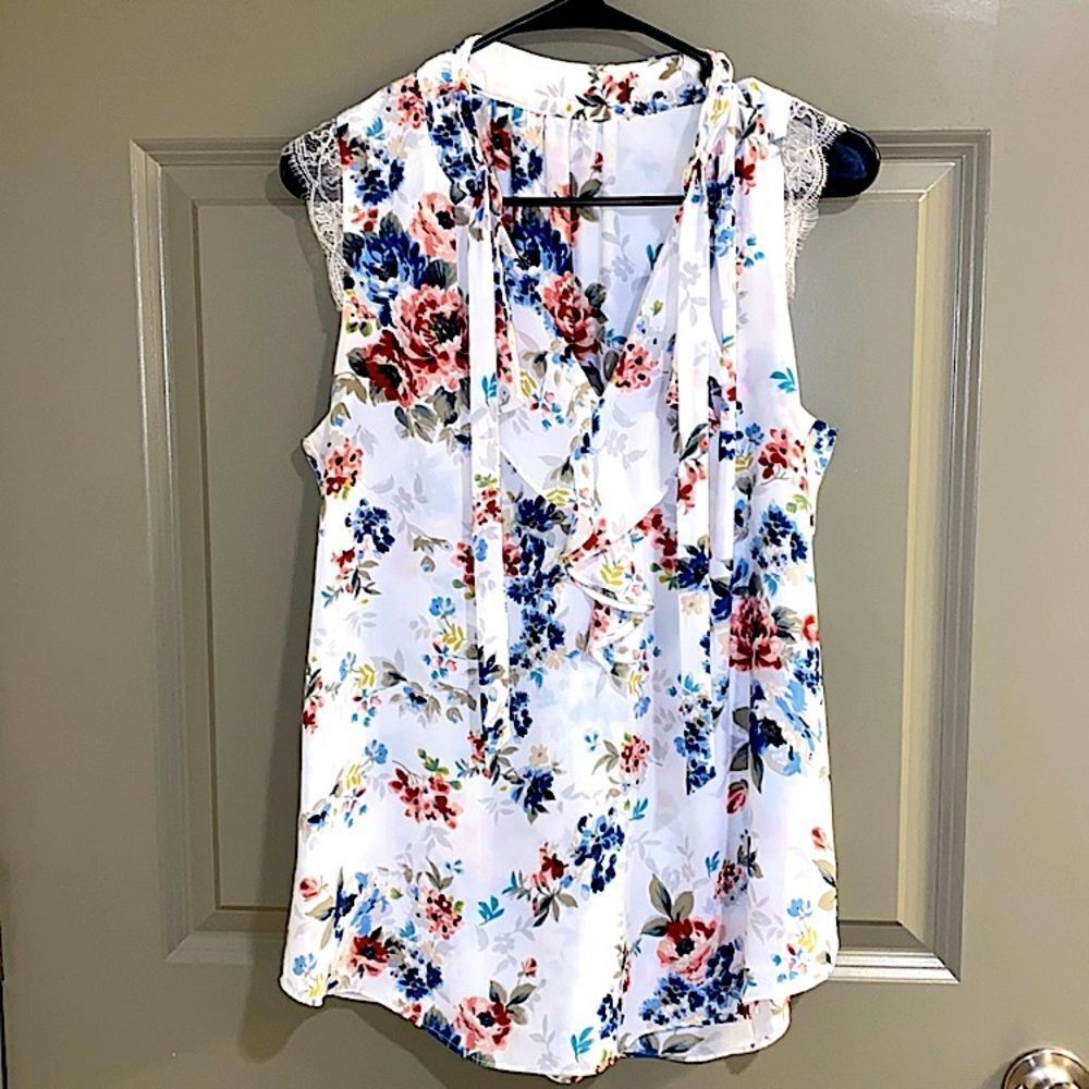 Floral size medium Sleeveless Blouse